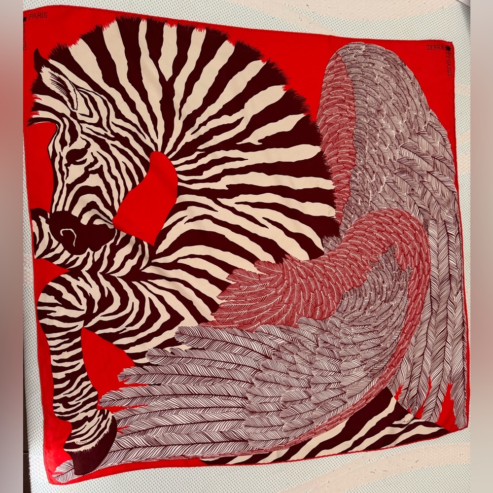 Hermès
Silk scarf
Very good condition
Red, Silk